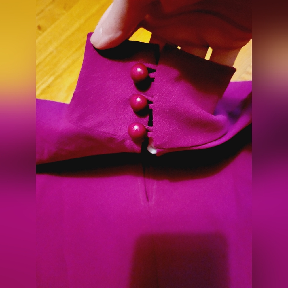 SOLD 🇨🇦 NWOT classy magenta top - Picture 3 of 7
